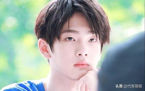 爱豆吃瓜娱乐酱周震南,爱豆吃瓜娱乐酱，揭秘娱乐圈幕后故事